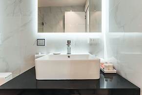 Elements Hotel & Shops