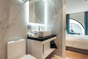 Elements Hotel & Shops