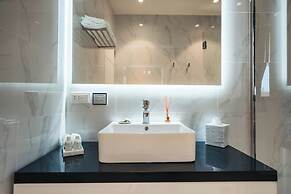 Elements Hotel & Shops