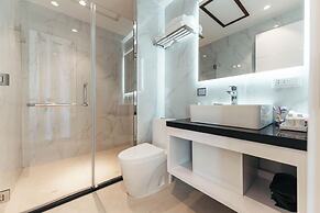 Elements Hotel & Shops