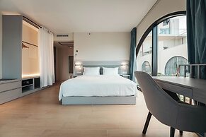 Elements Hotel & Shops