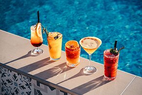 Elements Hotel & Shops