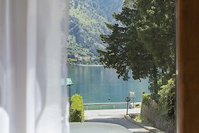 Muo Sea Front Apartments Kotor