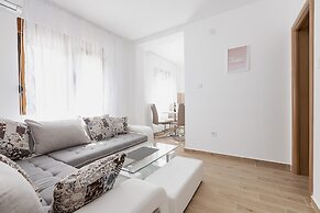 Muo Sea Front Apartments Kotor