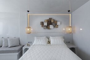 Kaleidoscope Imerovigli Suites