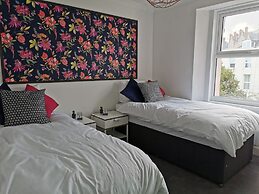 Beautiful 2-bed Seaview Apartment in Plymouth