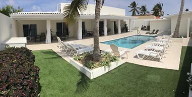 Palm Beach Stunning Villa 13-beds 10-baths -26ppl
