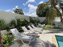 Palm Beach Stunning Villa 13-beds 10-baths -26ppl