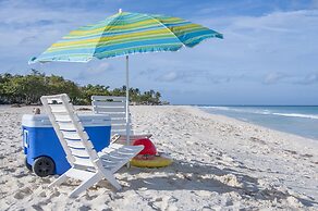 Palm Beach Stunning Villa 13-beds 10-baths -26ppl