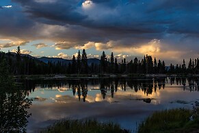 Pine Brook - 30 Nights Minimum Rental Only 4 Bedroom Cabin by RedAwnin