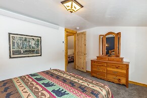 Pine Brook - 30 Nights Minimum Rental Only 4 Bedroom Cabin by RedAwnin