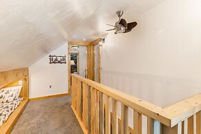 Pine Brook - 30 Nights Minimum Rental Only 4 Bedroom Cabin by RedAwnin