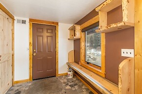 Pine Brook - 30 Nights Minimum Rental Only 4 Bedroom Cabin by RedAwnin