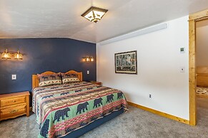 Pine Brook - 30 Nights Minimum Rental Only 4 Bedroom Cabin by RedAwnin