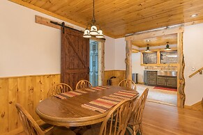 Pine Brook - 30 Nights Minimum Rental Only 4 Bedroom Cabin by RedAwnin