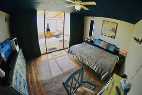 Unique off Grid Desert Retreat, California, USA
