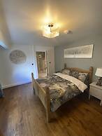 Stunning Beautiful 4-bed House in South Wales