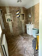 Stunning Beautiful 4-bed House in South Wales