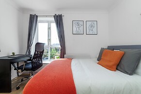 Homely 2-bed Apartment in London