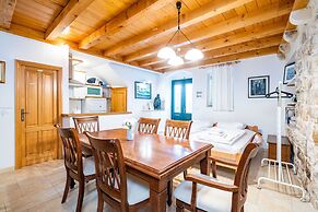 Studio Apartment Pupa