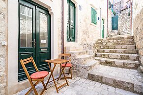 Studio Apartment Pupa