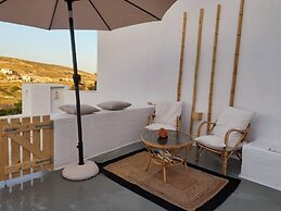 Salty Caves Apartments Milos