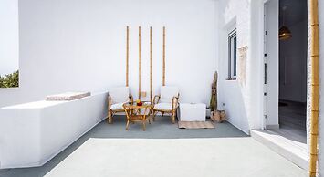 Salty Caves Apartments Milos