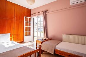 Rena's Hospitality Walk to the Beach 10' to Chania