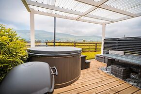 Castle View Chalet by Clonlum Cottages