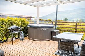 Castle View Chalet by Clonlum Cottages