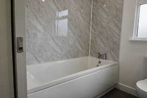 Castle View Chalet by Clonlum Cottages