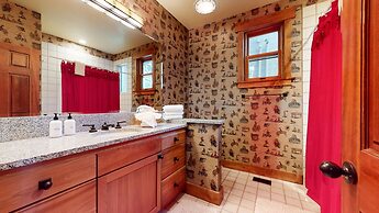 Lodestar #2001 5 Bedroom Home by RedAwning