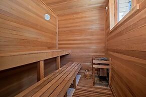 Lodestar #2001 5 Bedroom Home by RedAwning