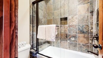 Lodestar #2001 5 Bedroom Home by RedAwning