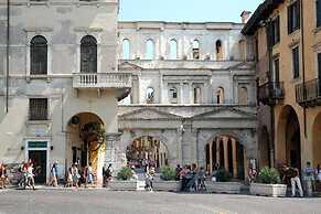 Residenza Corte Carnesali - Italian Homing