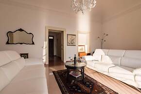 Duomo sea Side Deluxe Apartment