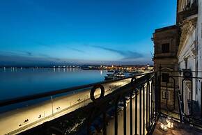 Duomo sea Side Deluxe Apartment