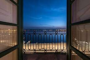 Duomo sea Side Deluxe Apartment