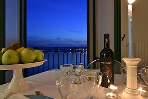 Duomo sea Side Deluxe Apartment