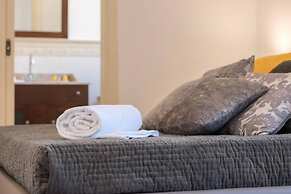 Duomo sea Side Deluxe Apartment