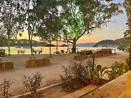 Marimare Beach & Bungalow Hotel