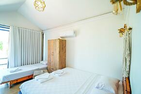 Marimare Beach & Bungalow Hotel