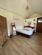 Marimare Beach & Bungalow Hotel