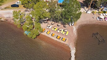 Marimare Beach & Bungalow Hotel