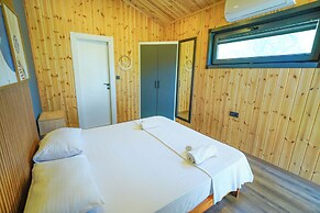 Marimare Beach & Bungalow Hotel