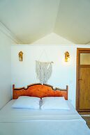 Marimare Beach & Bungalow Hotel