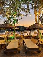 Marimare Beach & Bungalow Hotel