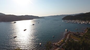 Marimare Beach & Bungalow Hotel