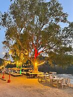 Marimare Beach & Bungalow Hotel