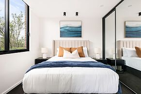 Cinema Suites Apartments by Urban Rest